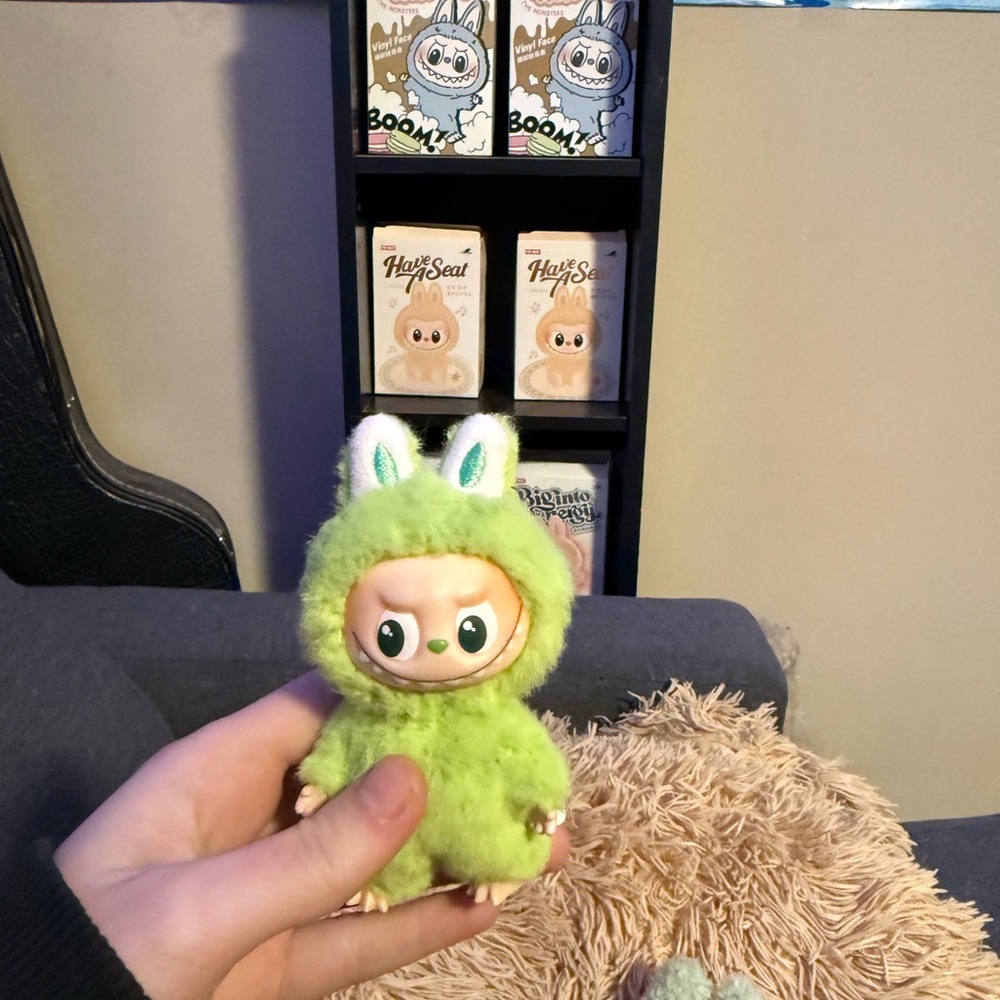 Selling some of my labubus (authentic) - Picture 3 of 4